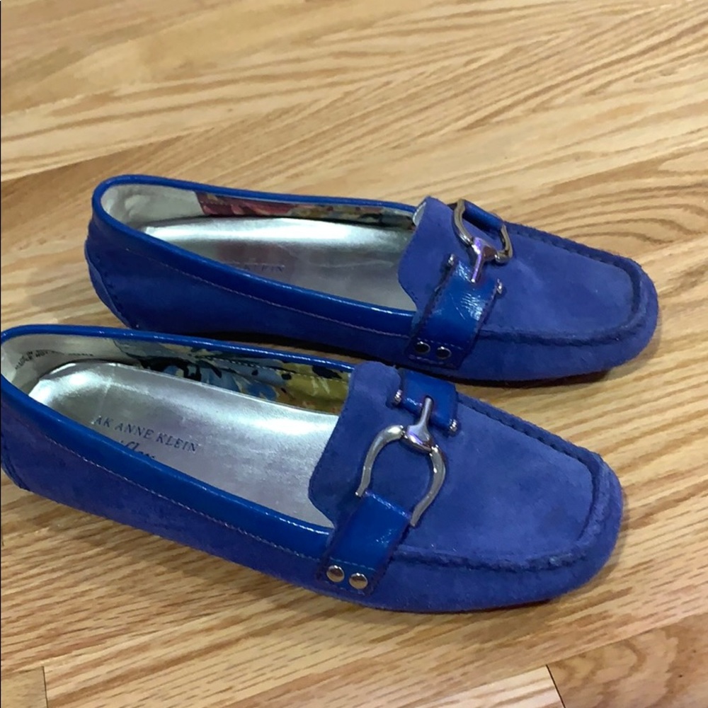Anne Klein iflex blue suet flats has silver buckle